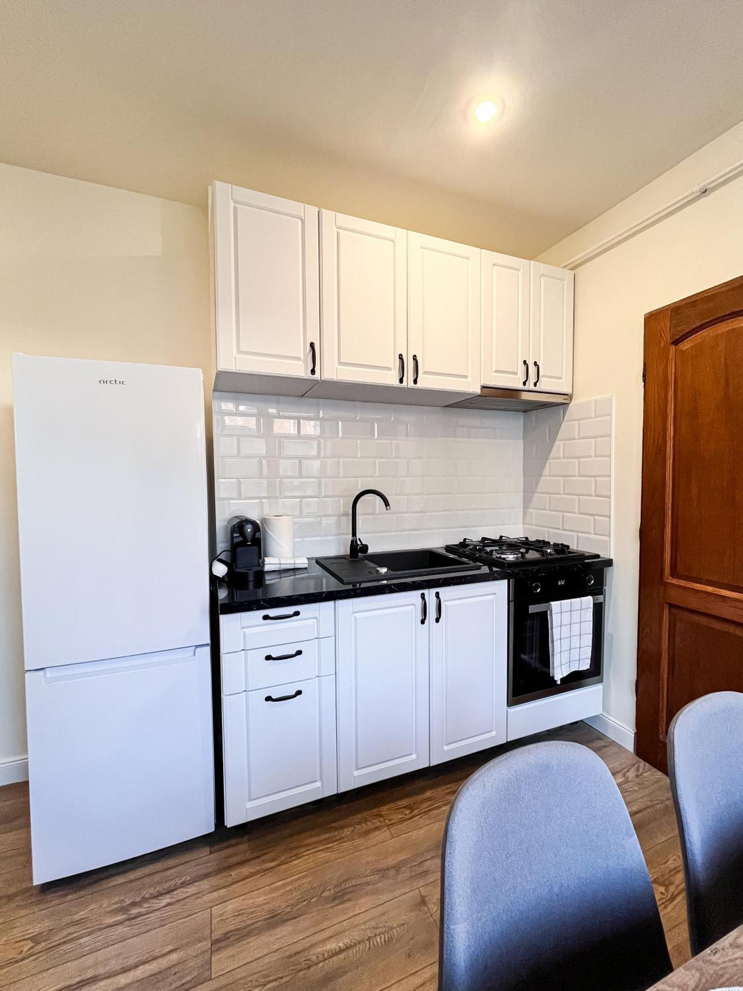 La Teatru - 2Bd Apartment Near Theatre And Old Town Brasov Luaran gambar