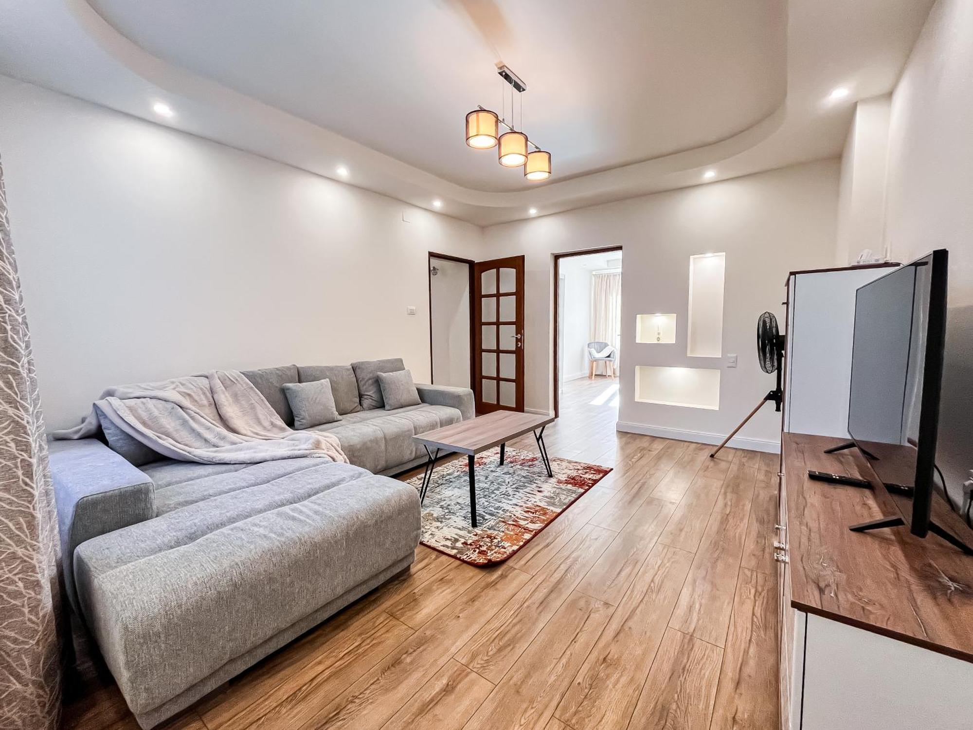 La Teatru - 2Bd Apartment Near Theatre And Old Town Brasov Luaran gambar