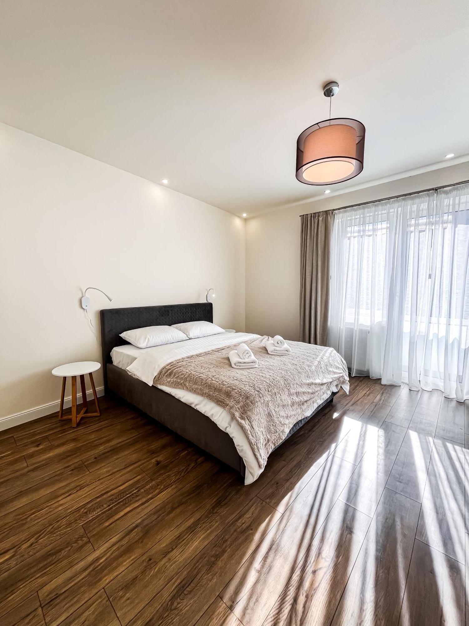 La Teatru - 2Bd Apartment Near Theatre And Old Town Brasov Luaran gambar