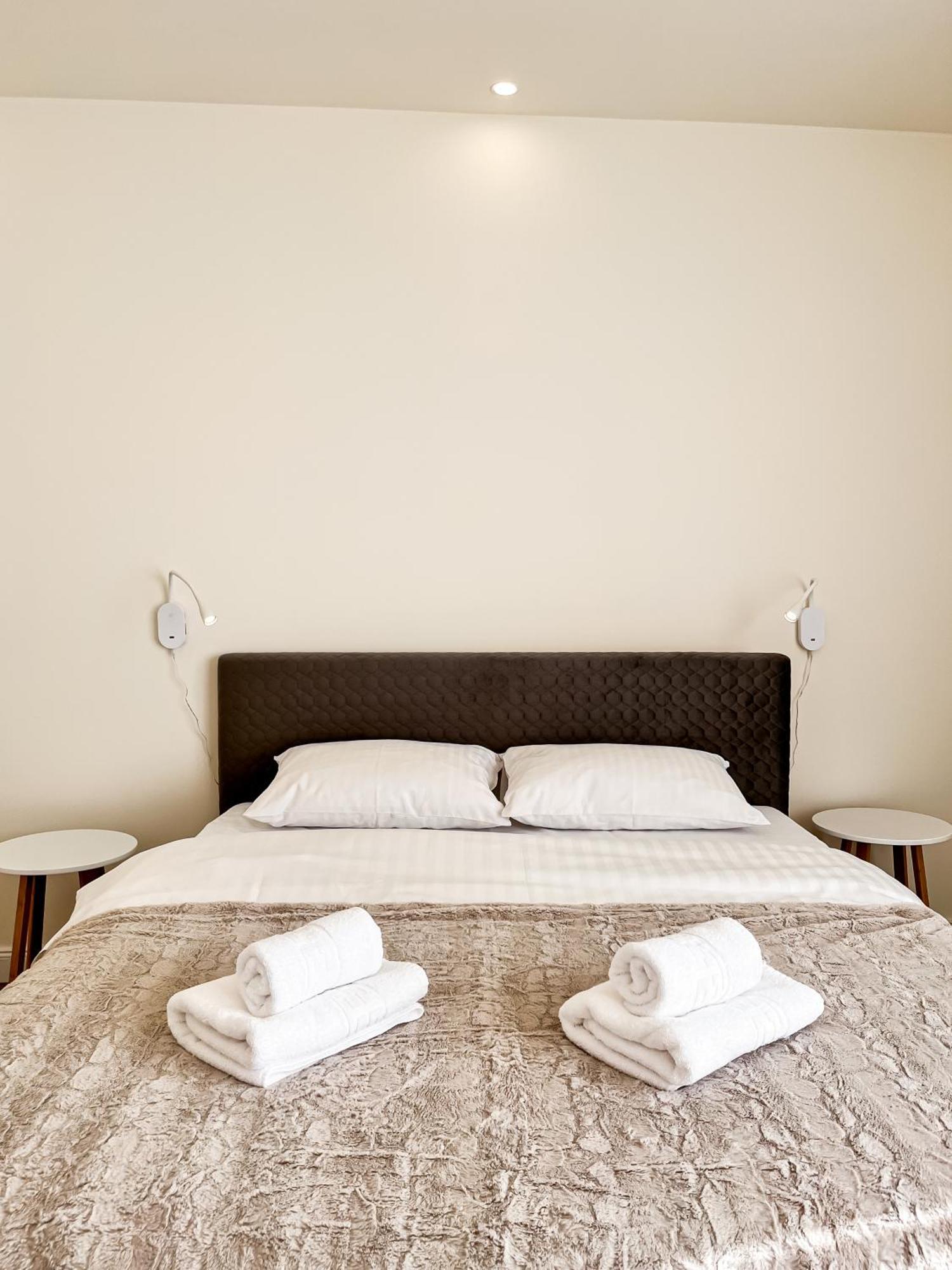 La Teatru - 2Bd Apartment Near Theatre And Old Town Brasov Luaran gambar