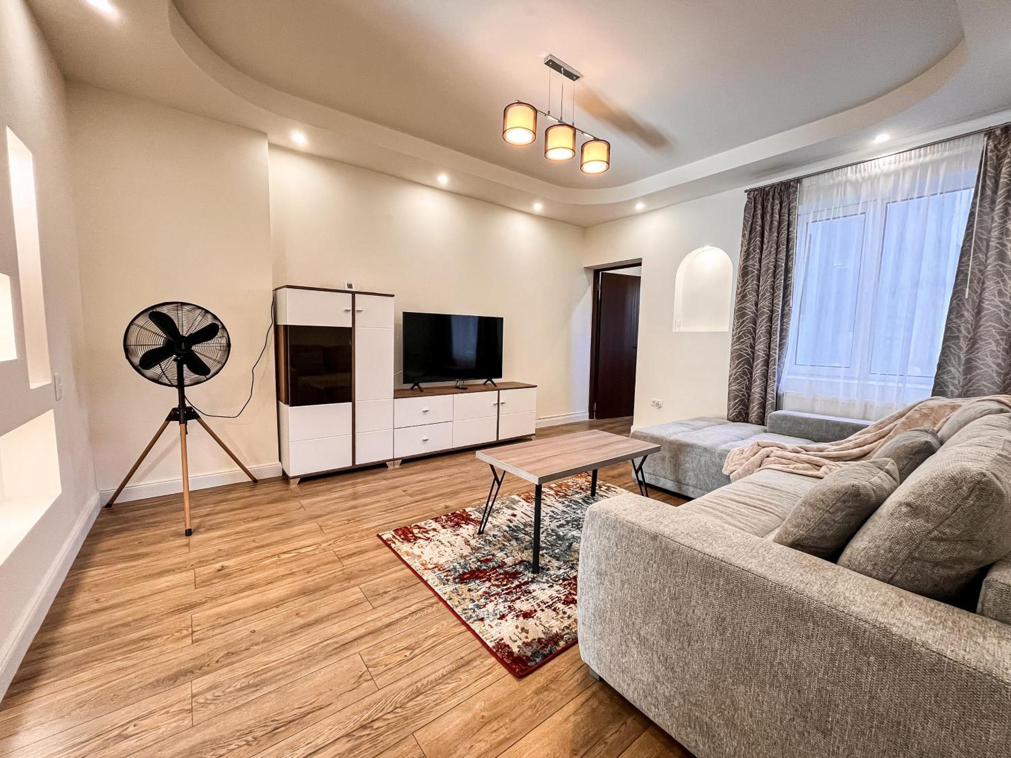 La Teatru - 2Bd Apartment Near Theatre And Old Town Brasov Luaran gambar